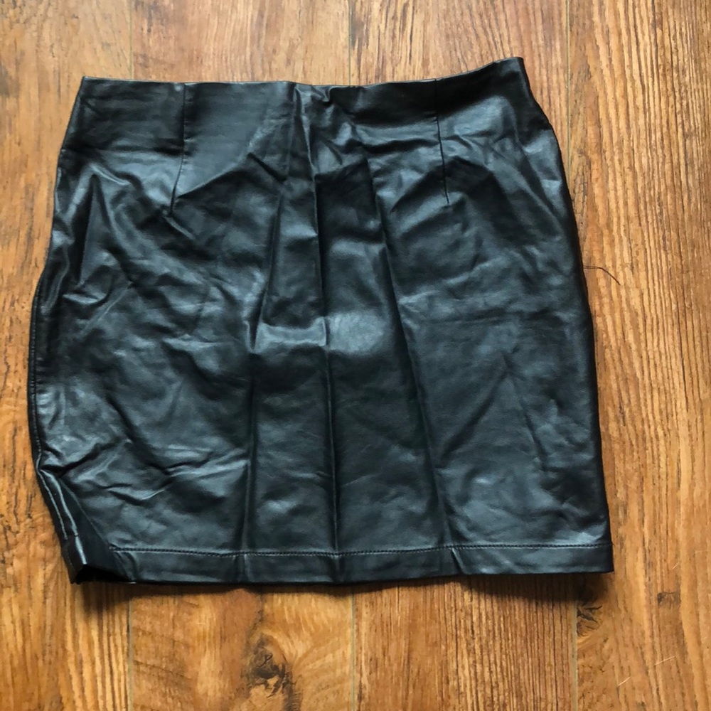 Faux leather mini skirt
